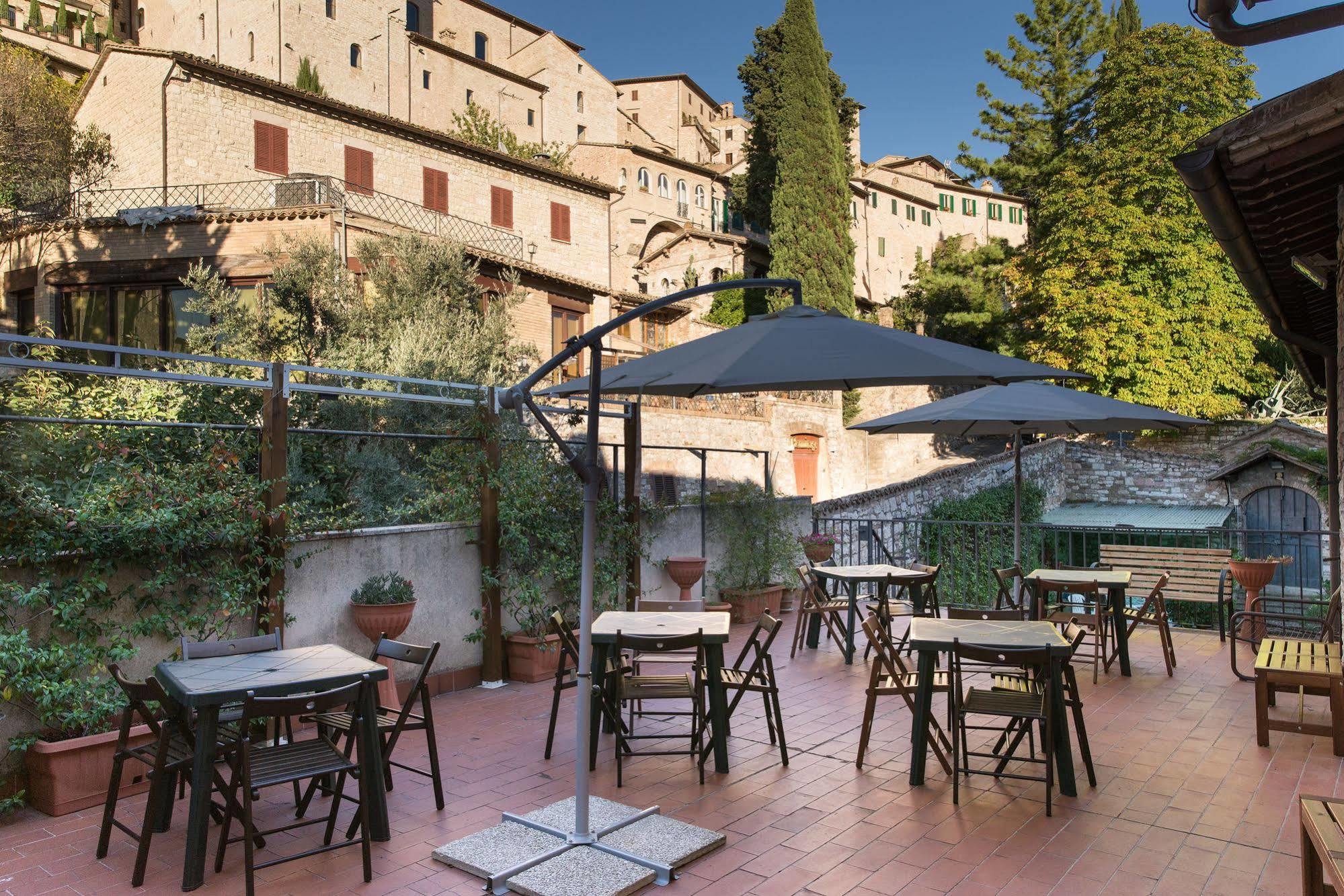 Albergo Ancajani Assisi Exterior foto